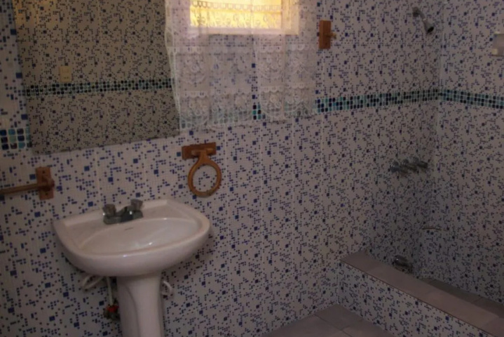 Room 4 of 7