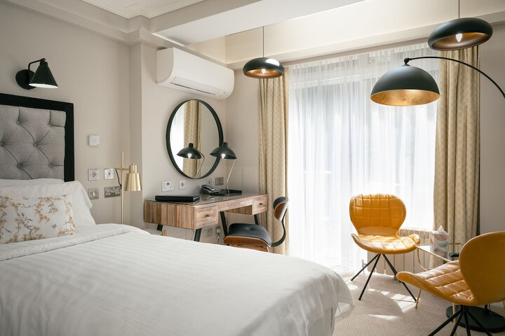 Room 8 of 85