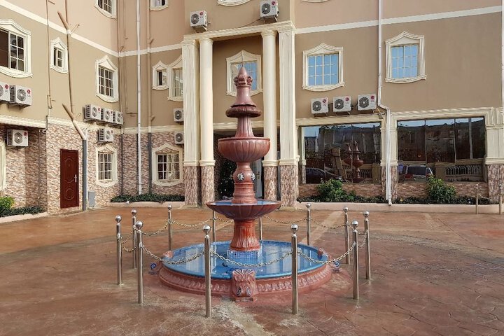 BECK FLO HOTEL & SUITES ENT