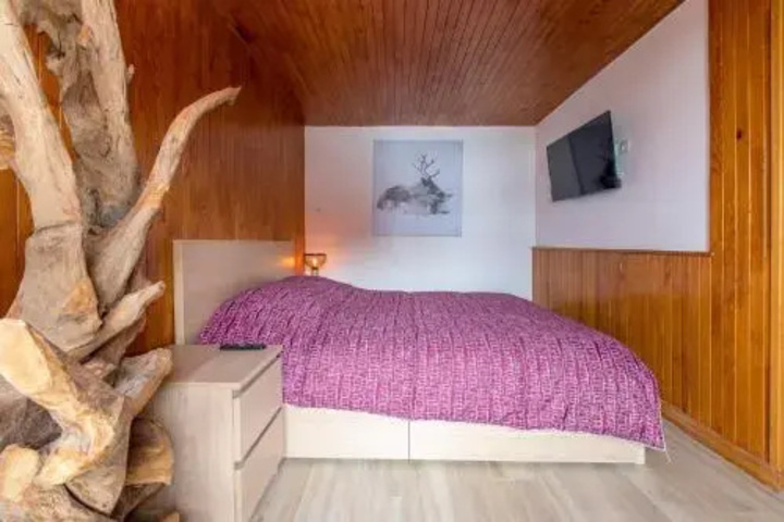 Room 2 of 12