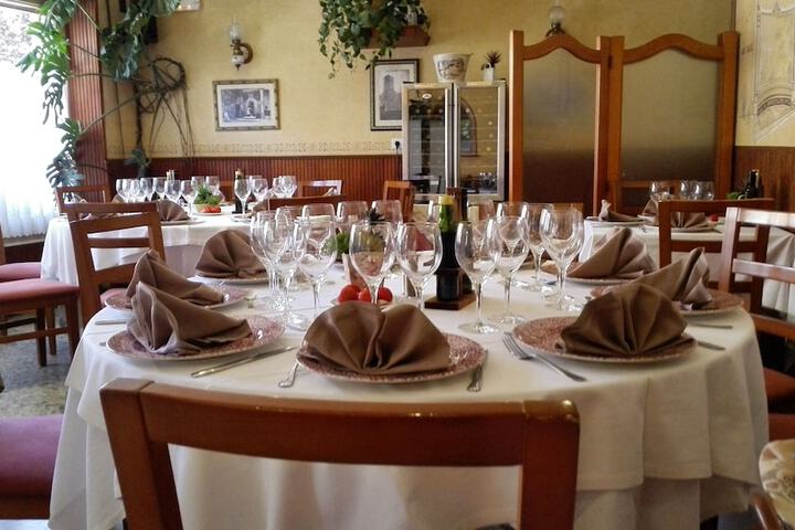 Dining 7 of 15