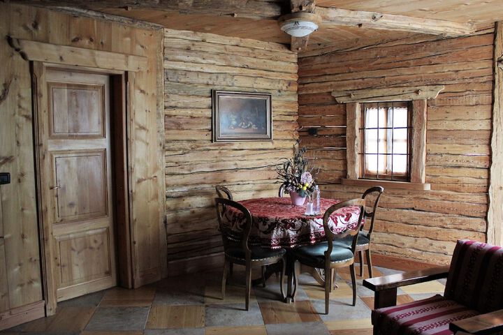 Room 34 of 79