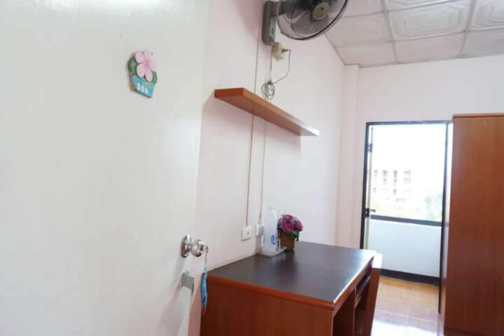 Room 14 of 27