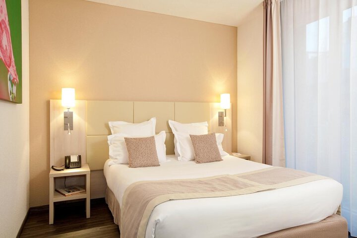 Room 8 of 25