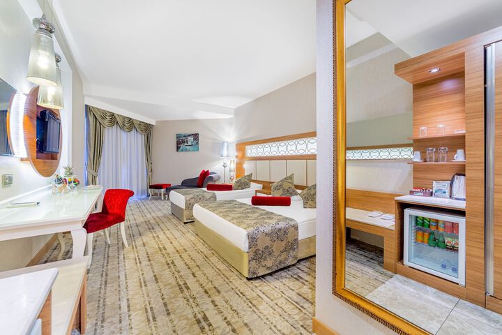 Room 8 of 114