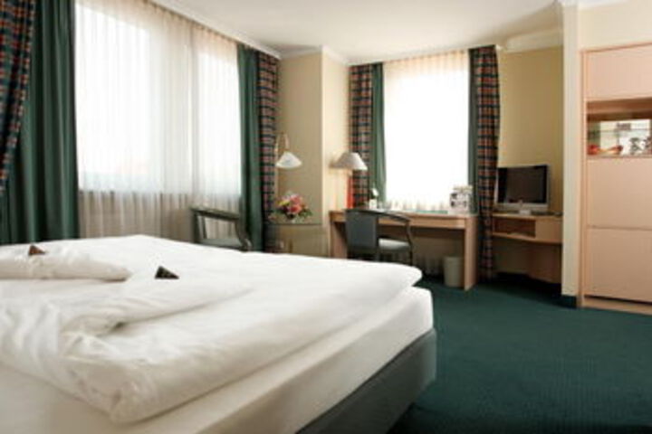 Room 7 of 15