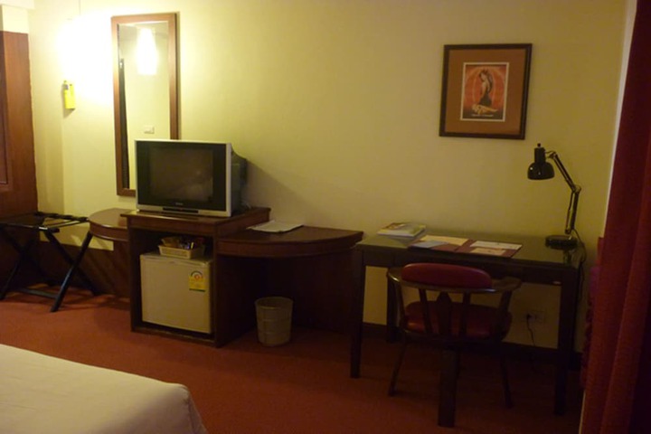 Room 6 of 15