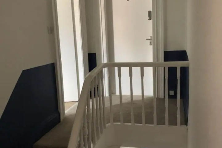 Room 8 of 11