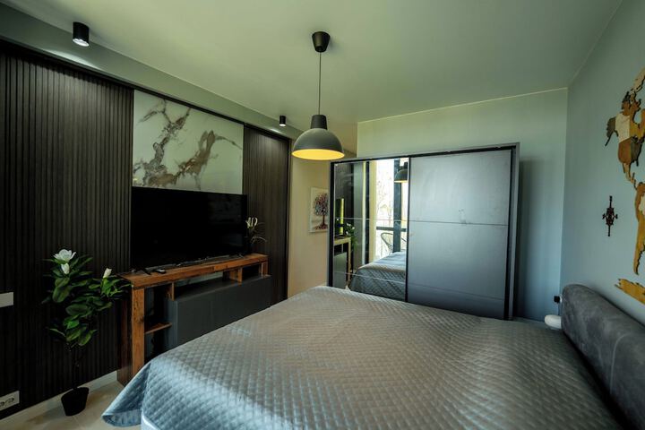 Room 9 of 97