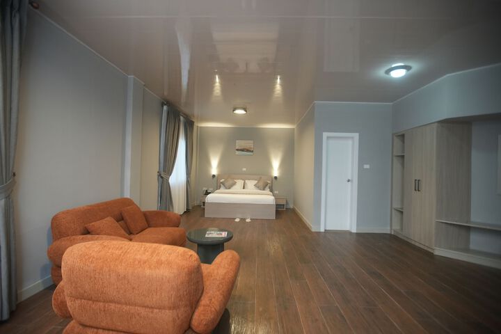 Room 9 of 25