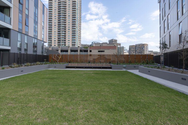 Hotel Exterior 9 of 17