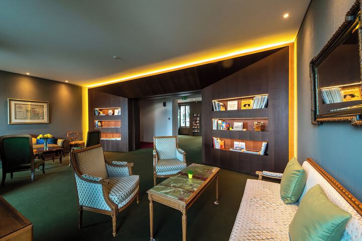 Hotel Interior 4 of 124