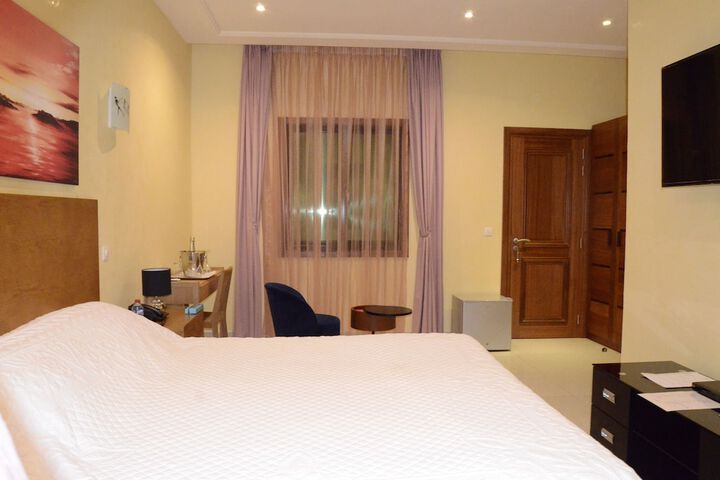Room 4 of 69
