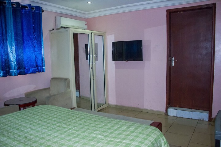 Room 7 of 48