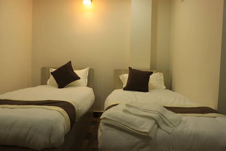Room 6 of 12