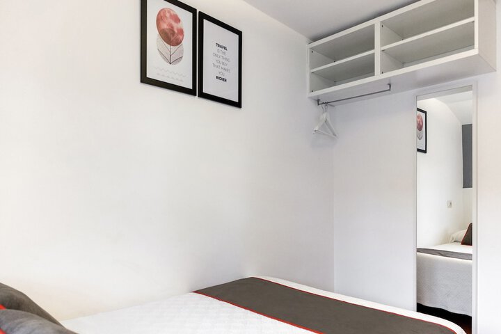 Room 7 of 33