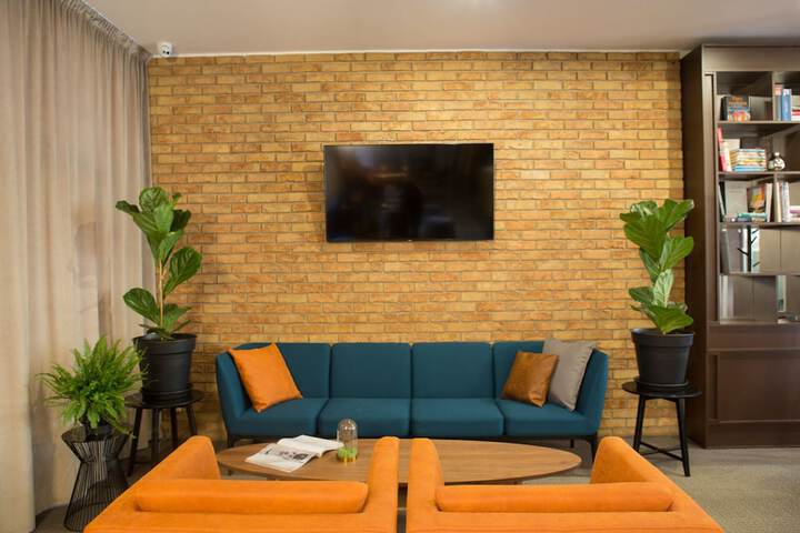 Entrance & Lobby