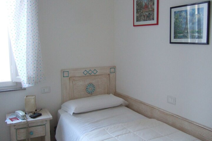 Room 25 of 29