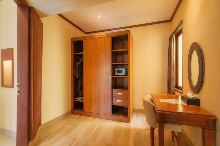 Room 10 of 48