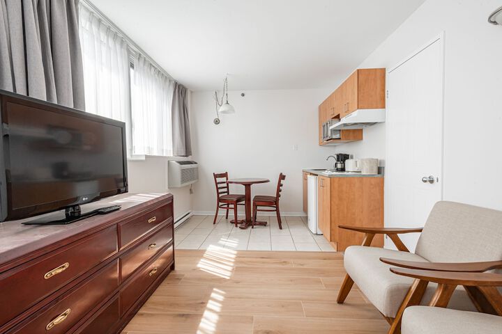 Room 6 of 52