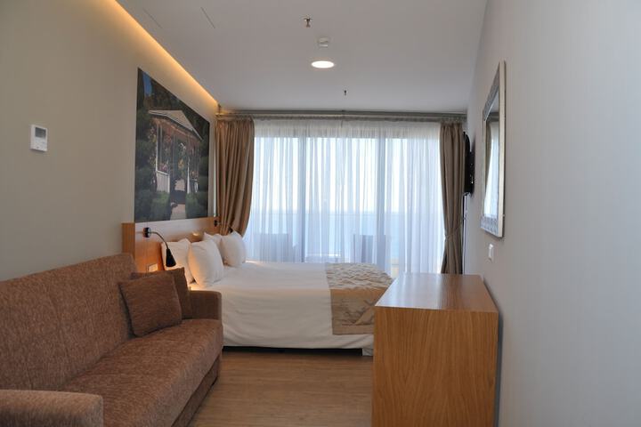 Room 9 of 38