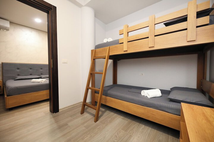 Room 25 of 99