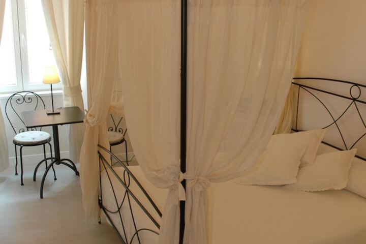Room 12 of 60