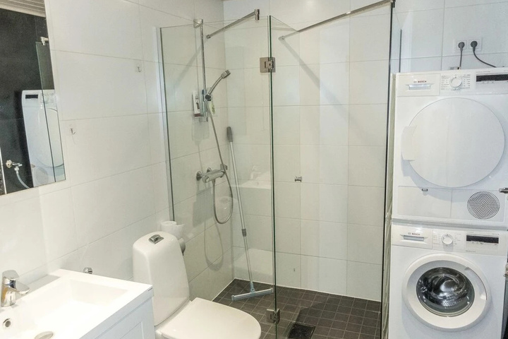 Room 9 of 18