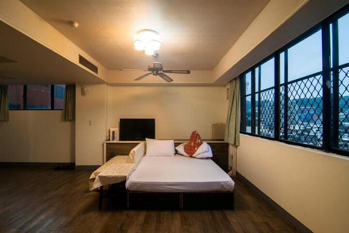 Room 32 of 74