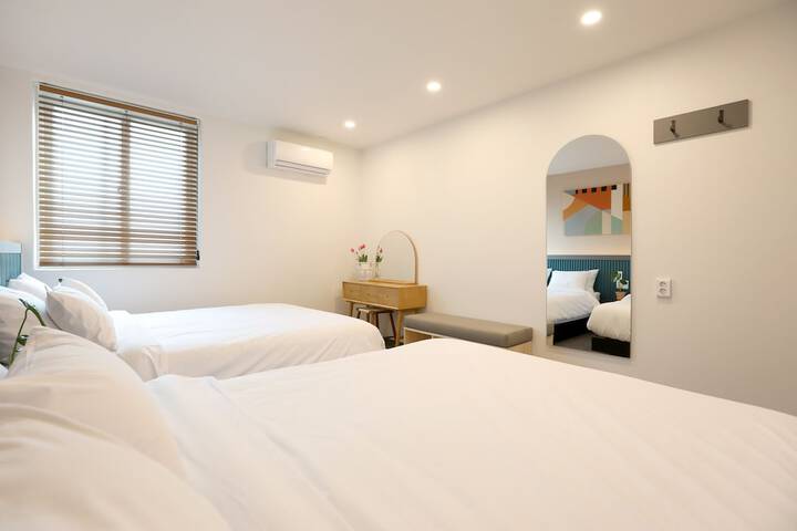 Room 12 of 40