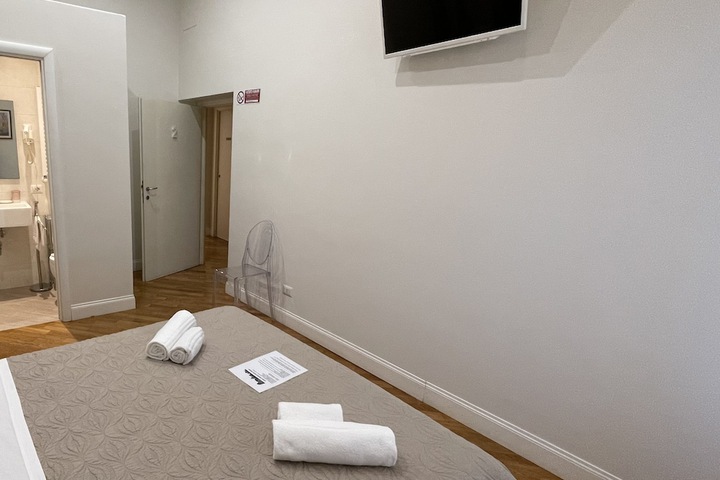 Room 18 of 32