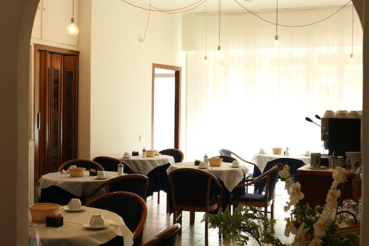 Ballroom/Hall 84 of 90