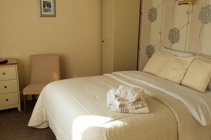 Room 6 of 15