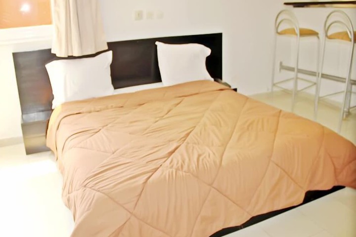 Room 2 of 17