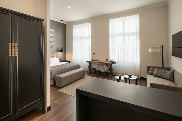 Room 38 of 77