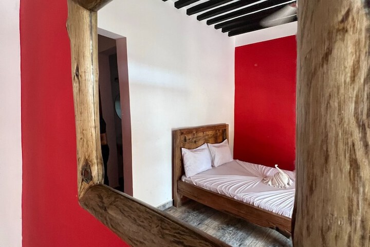 Room 5 of 77
