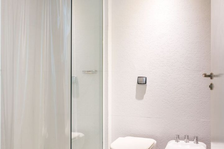 Room 132 of 181