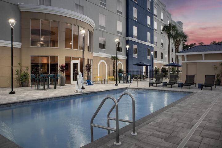 Hotel with Pool