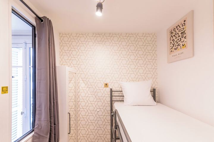 Room 28 of 171