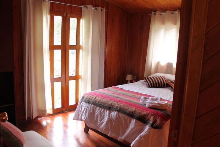 Room 8 of 100