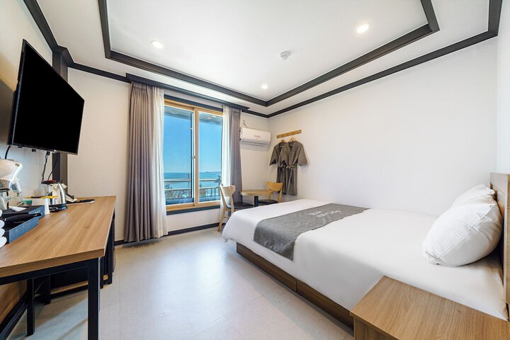 Room 16 of 27