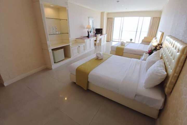 Room 8 of 40