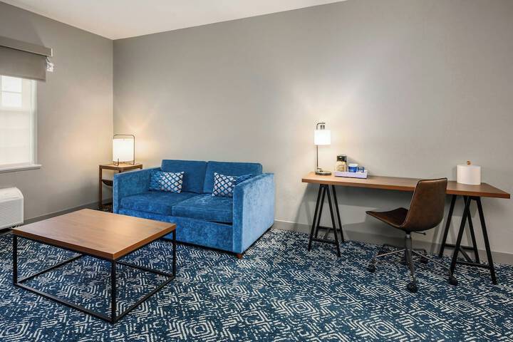 Room 13 of 84