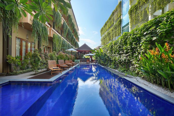 Hotel Pool