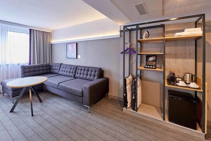 Room 8 of 75