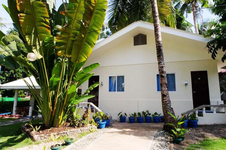 ZEN Rooms Pescadores Seaview Cebu