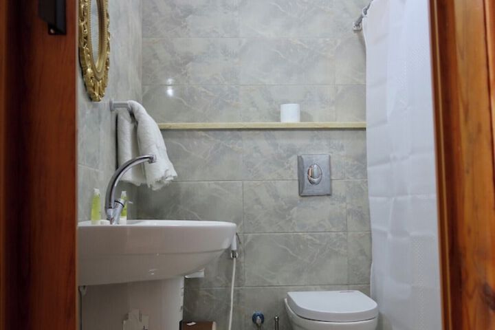 Room 10 of 24