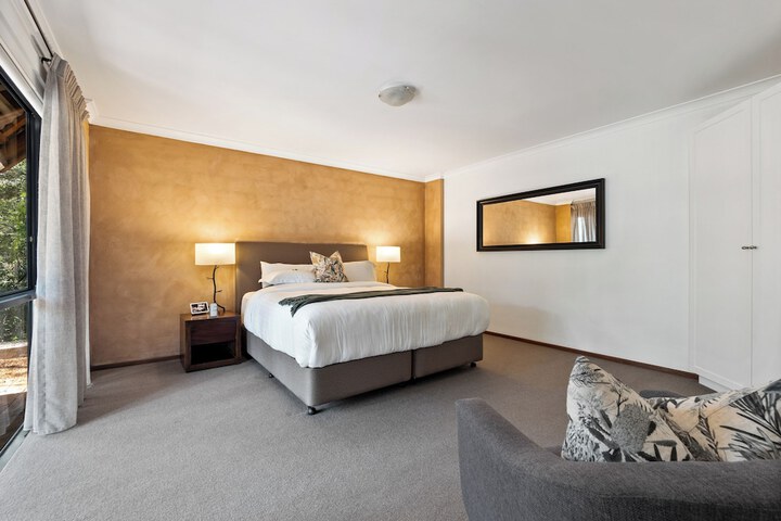 Room 5 of 35