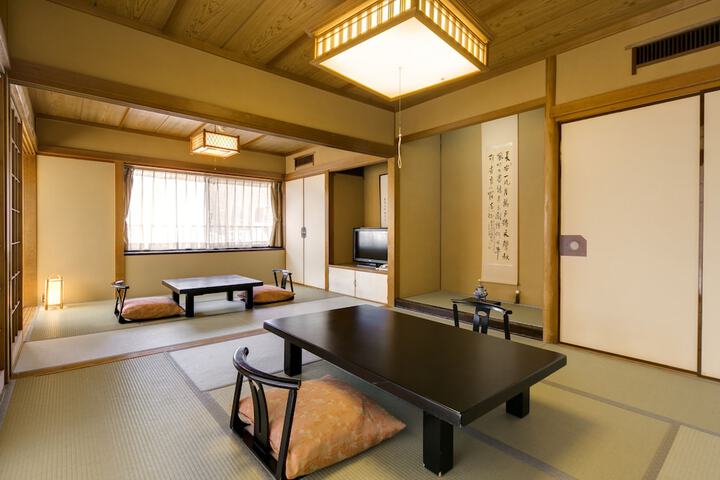 Room 16 of 80