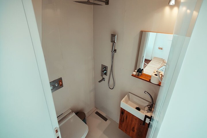 Room 4 of 15
